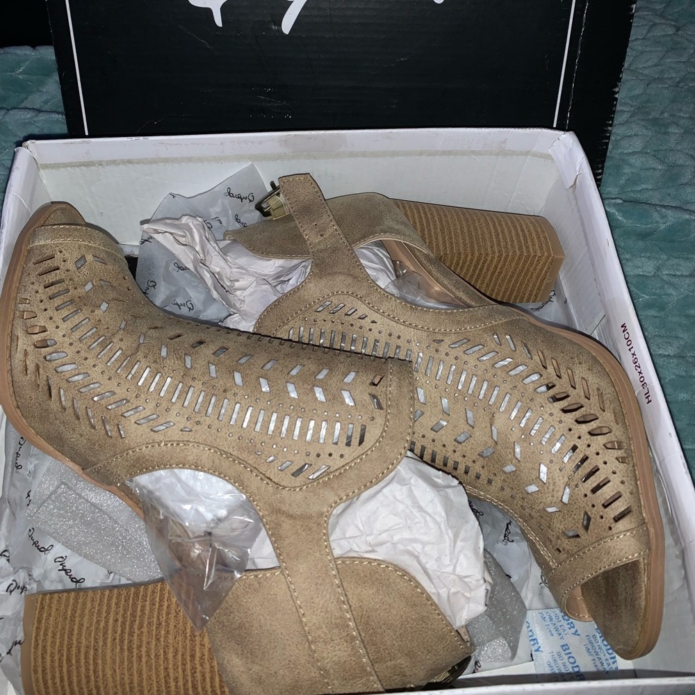 Cadence Booties - Picture 2 of 4